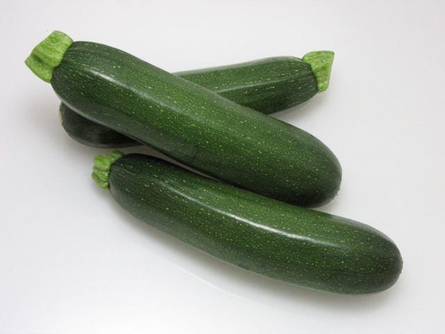 dark green zucchini 90_055 p2